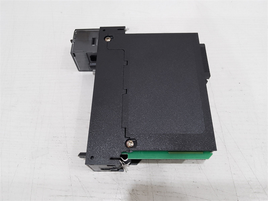 Allen-Bradley 1756-OB8 ControlLogix Digital DC 8 وحدة الإخراج 24VDC