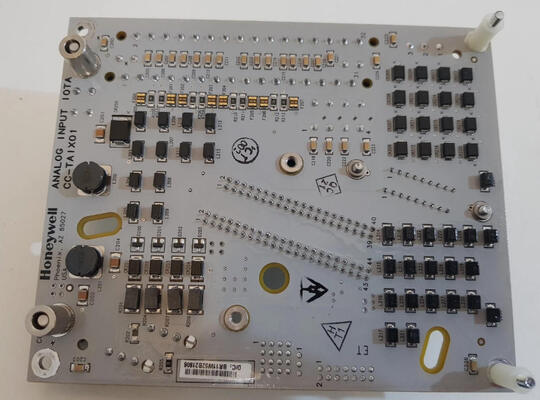 وحدة الدخول التناظرية منخفضة المستوى من Honeywell CC-TAIM01 مع 64 مدخلًا معزولًا تمامًا للحوائط الحرارية والمقاومات الحرارية (-40 درجة مئوية إلى + 70 درجة مئوية)