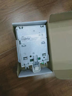 SB822 ABB AC 800M وحدة بطارية قابلة لإعادة الشحن قطع غيار PLC 3BSE018172R1