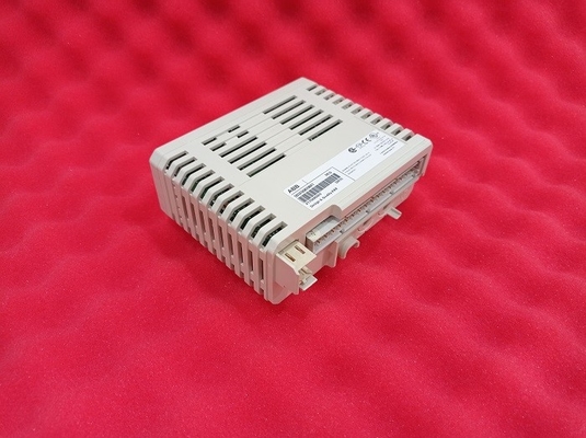وحدة الإدخال الرقمية DI810 ABB S800 24V 16 CH قطع غيار PLC 3BSE008508R1