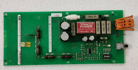 ABB 3BHE003604R0102 UFC765AE102 لوحة تحكم رئيسية مع معالج سريع مع كابلات الألياف الضوئية والفحص الذاتي المدمج