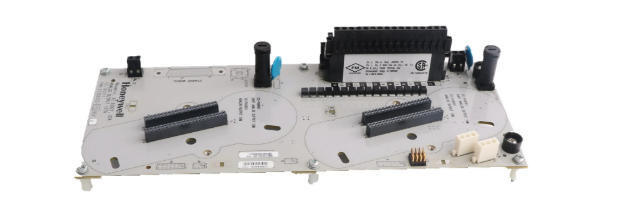DC-TUIO31 Honeywell المكون العام لإدخال / إخراج محطة (IOTA) 24Vdc 110mA وحدة IOTA غير متكررة