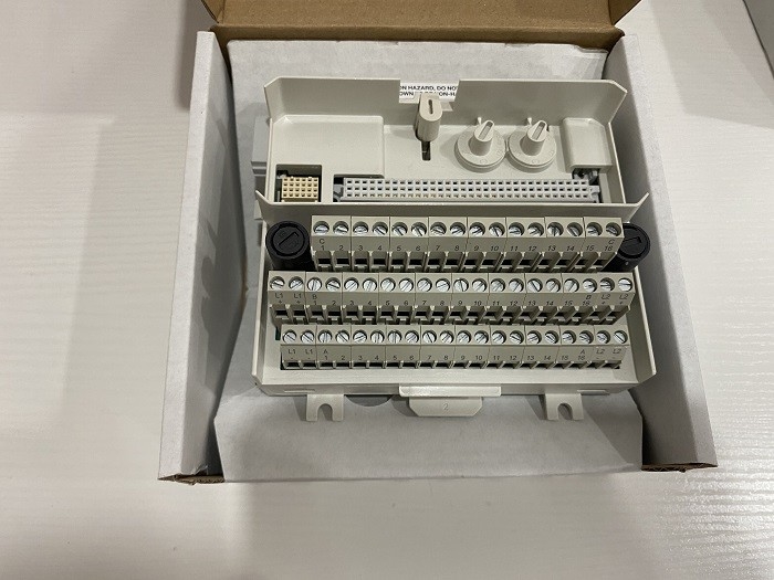 TU831V1 ABB PLC 8 قنوات I / O ممتدة كتلة طرفي S800 I / O DCS 3BSE013235R1